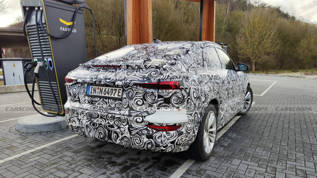 U Spy 2025 Audi Q6 E-Tron Sportback usa un sistema de carga de 800 V en público