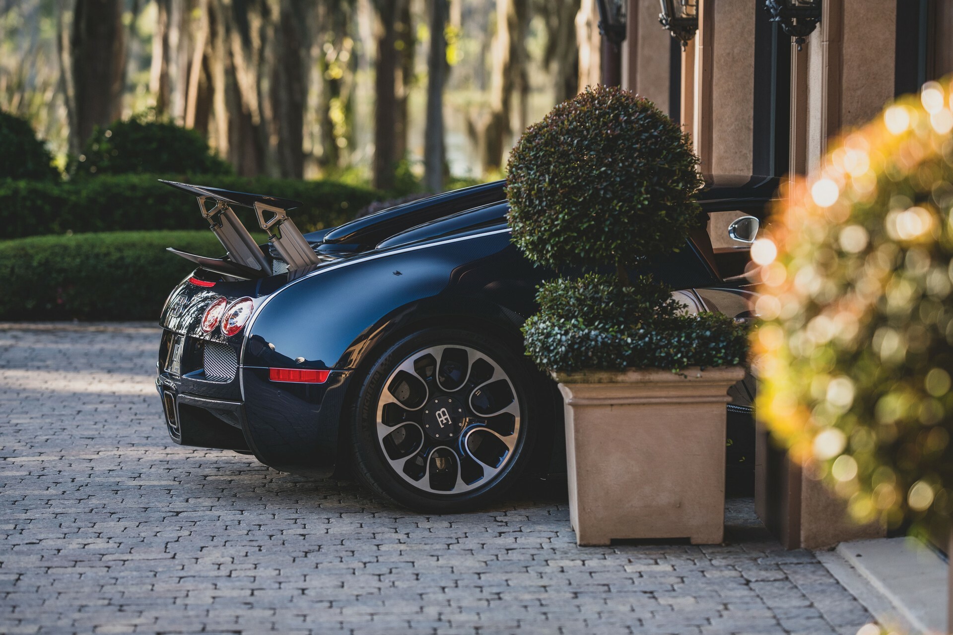 One Off Bugatti Veyron Grand Sport Sang Bleu Is A Hypercar Icon Carscoops