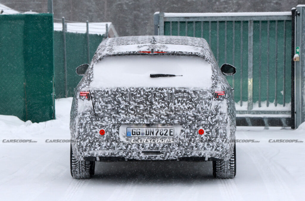 El Opel Grandland 2025 esconde su cara Vizor en las pruebas de invierno