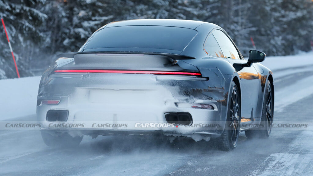    La Porsche 911 Turbo 2025 montre davantage sa partie avant révisée avant son lancement