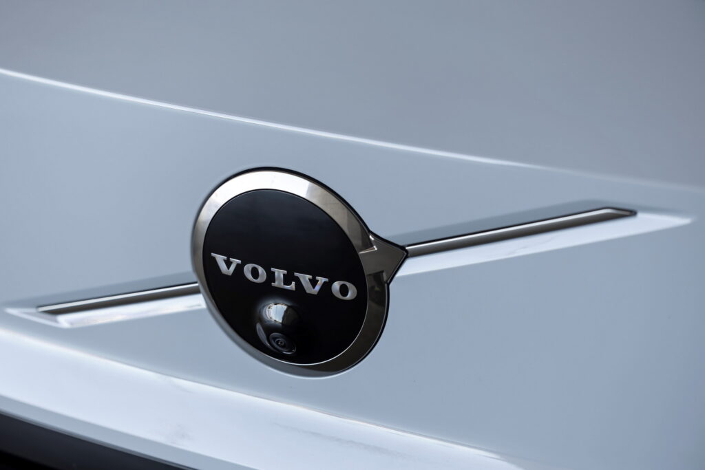     Volvo cherche à céder le contrôle de Polestar à Geely