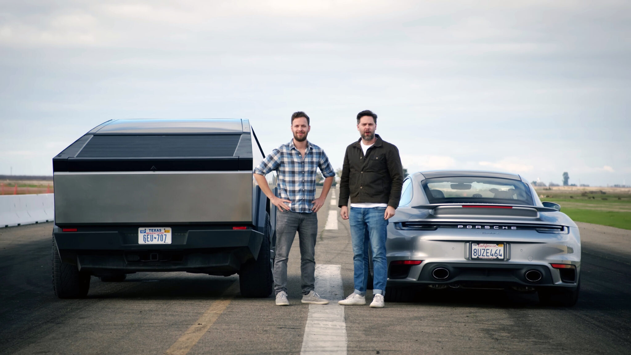 Le Tesla Cybertruck N’arrive Pas à Rivaliser Avec Une Porsche 911 Turbo ...