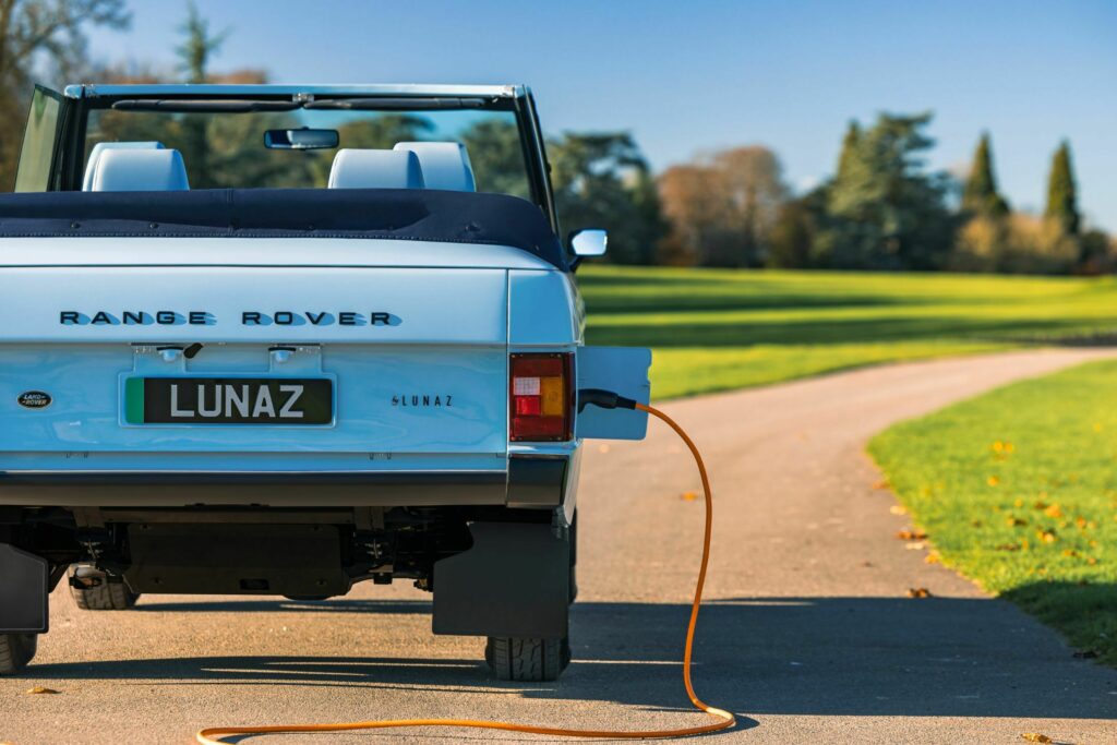     Le Range Rover Safari classique inspiré de la 007 de Lunaz a le permis d'être électrifié