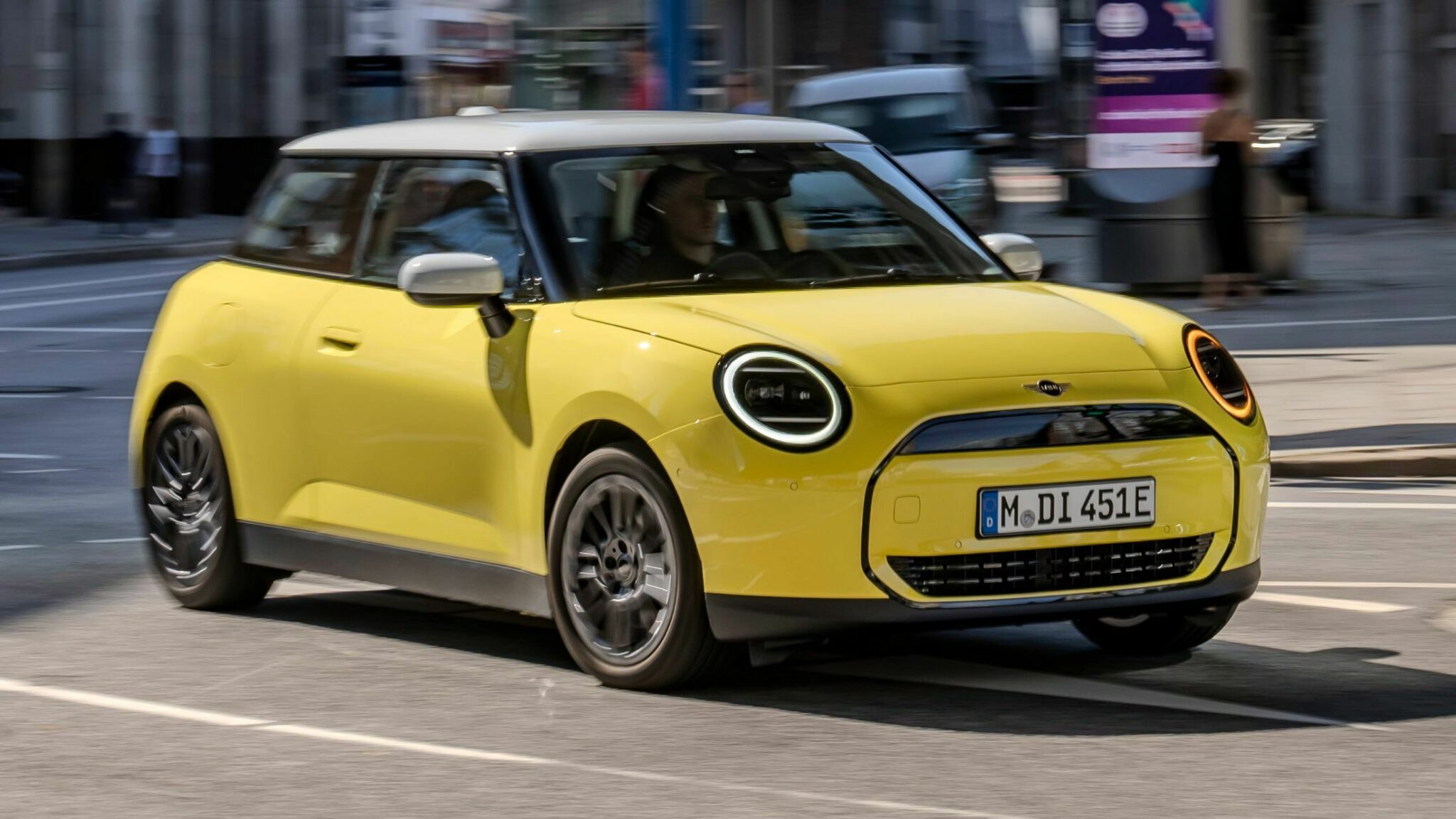 Mini Shows Us The Entry-Level Cooper E Classic With 181 HP And A 190 ...