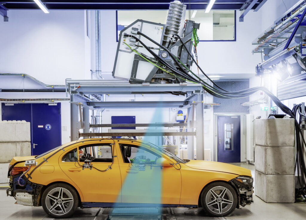  Mercedes Shoots World’s First X-Ray Video Of A Crash Test