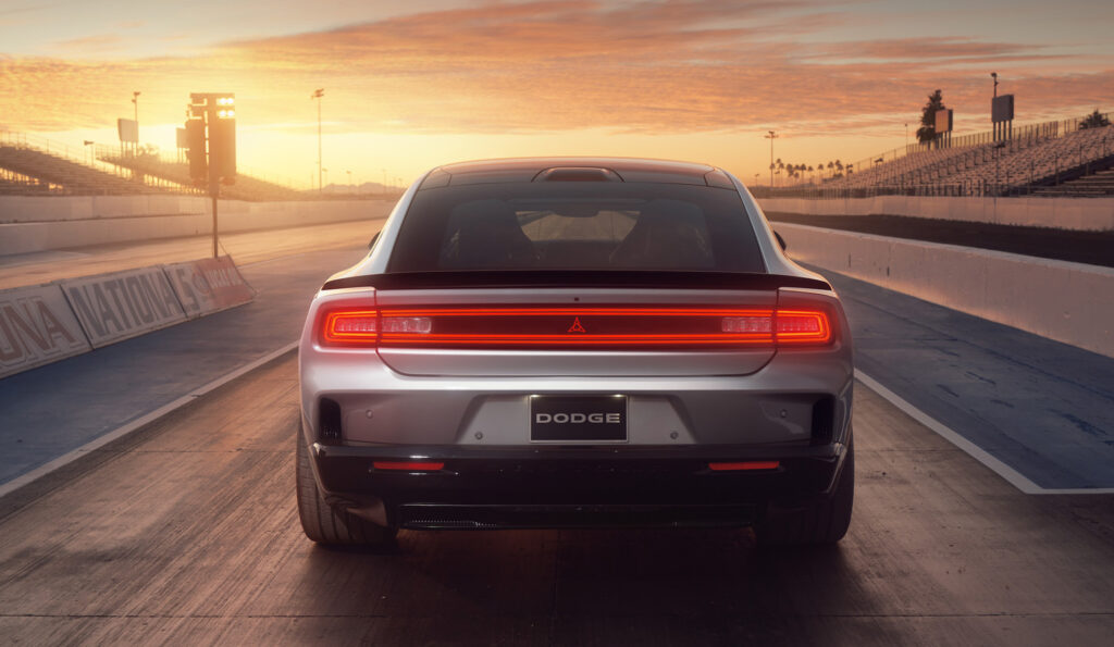     Το 2024 Dodge Charger Daytona EV έχει έως και 670 HP, Straight-Six και Sedan εδώ το επόμενο έτος