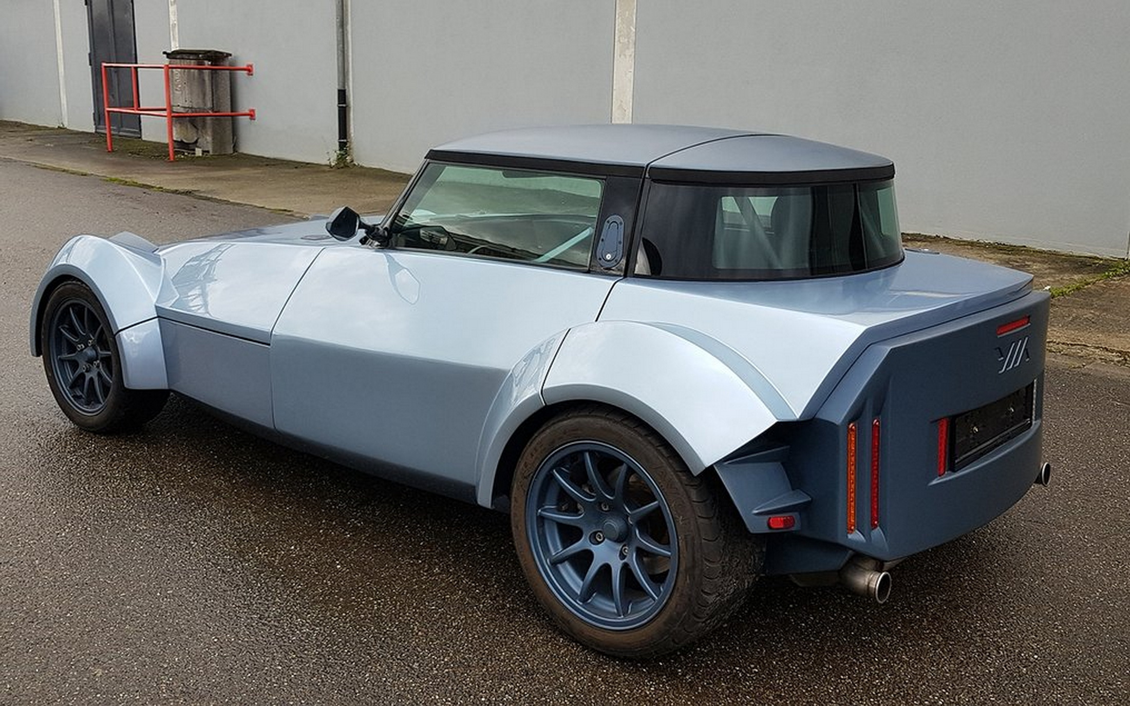 A Custom Caterham With A Godawful Face Is One Way To Stand Out | Carscoops