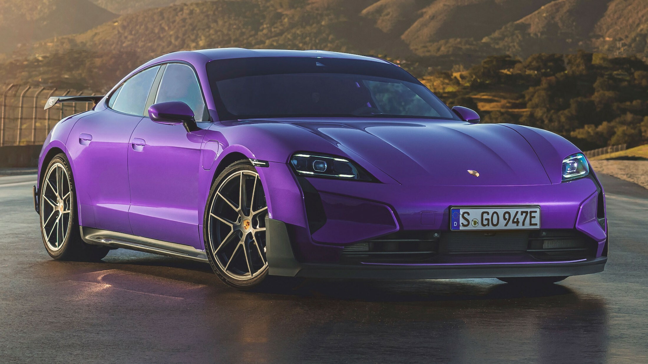 1,092-HP Porsche Taycan Turbo GT Is A Tesla Slaying Track Monster ...