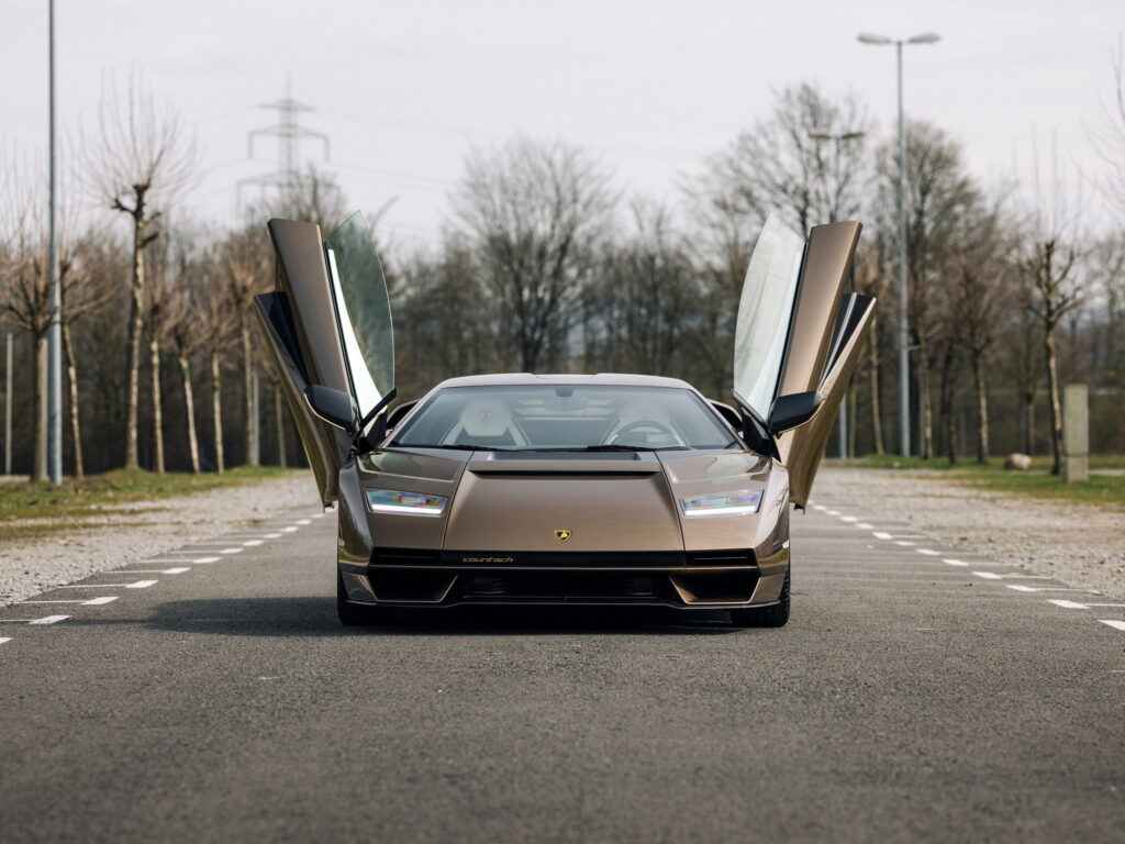  There’s No Other Lamborghini Countach LPI 800-4 Like This One