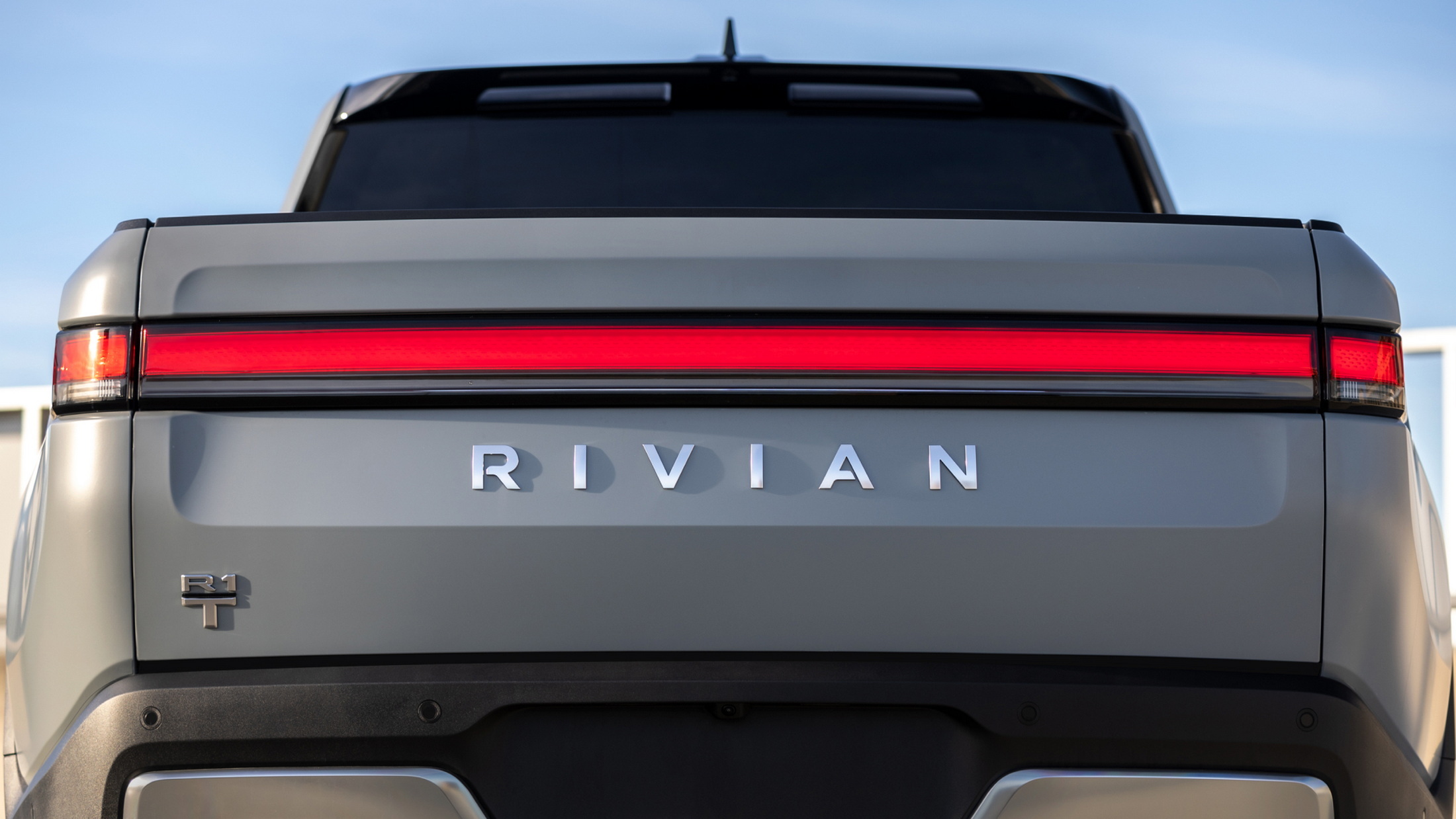 Rivian Offers Its New $5,000 Satin Wrap For Free In April | Carscoops