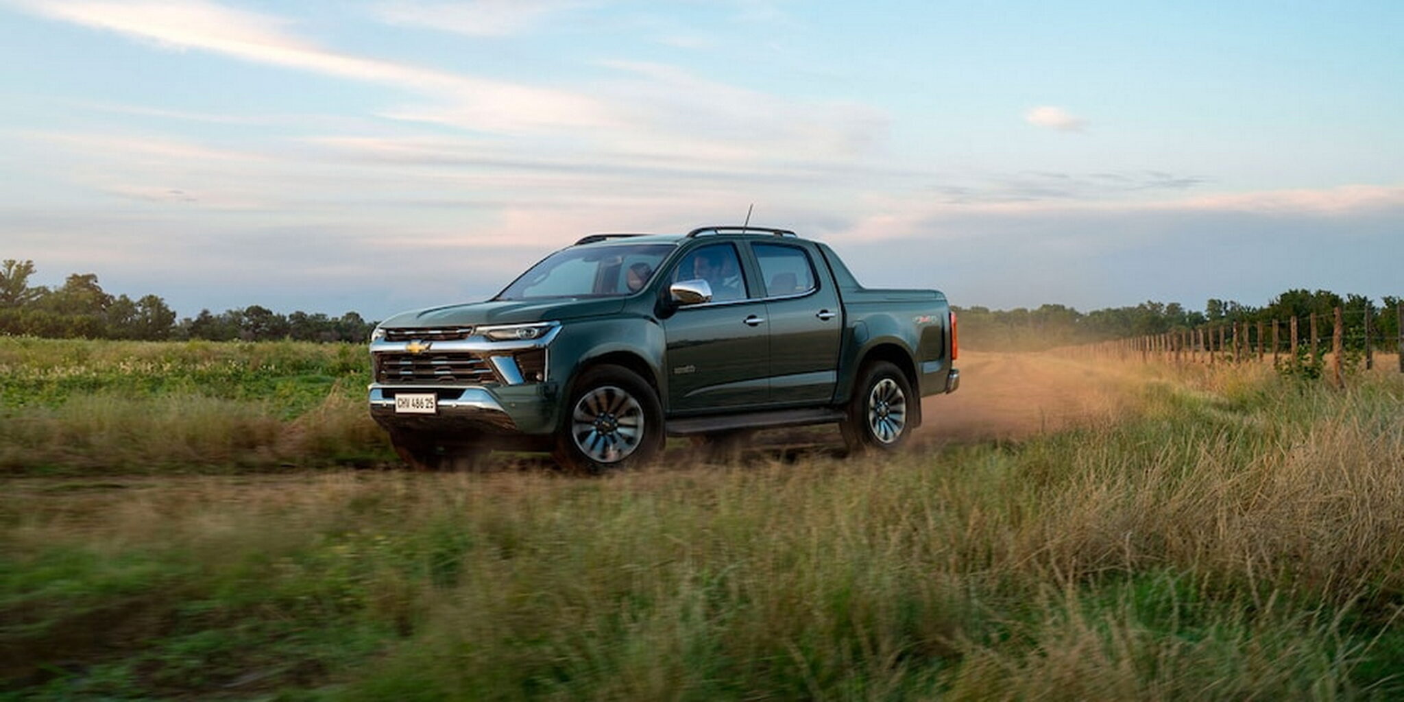 2025 Chevy S10 Facelift Breathes New Life Into Old Colorado | Carscoops