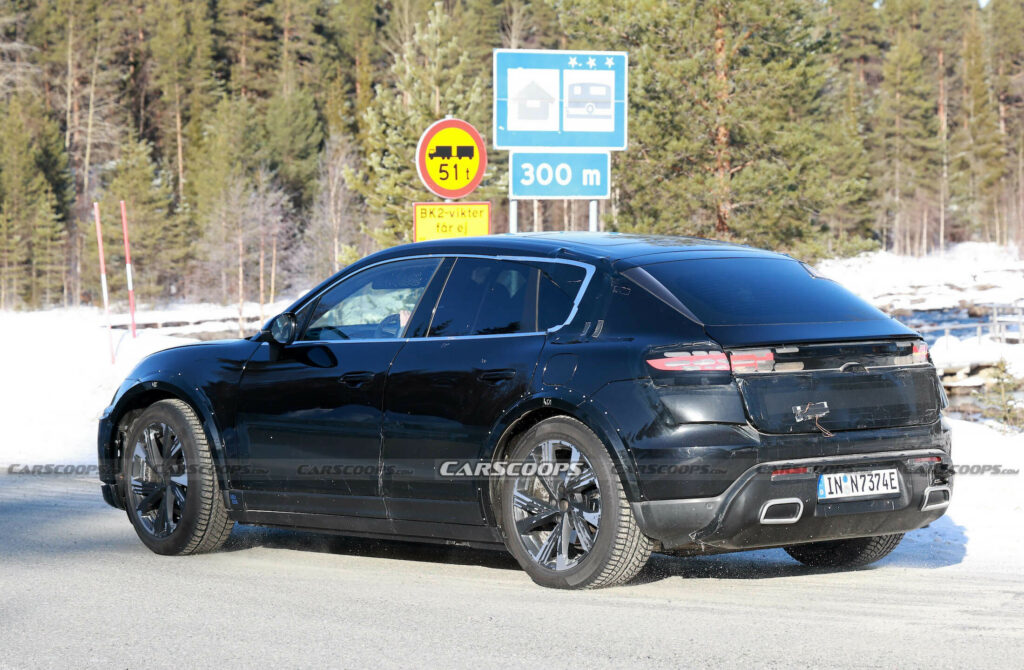 ¿Se esconde el próximo Audi Q8 E-Tron debajo de esta mula Porsche Macan EV?