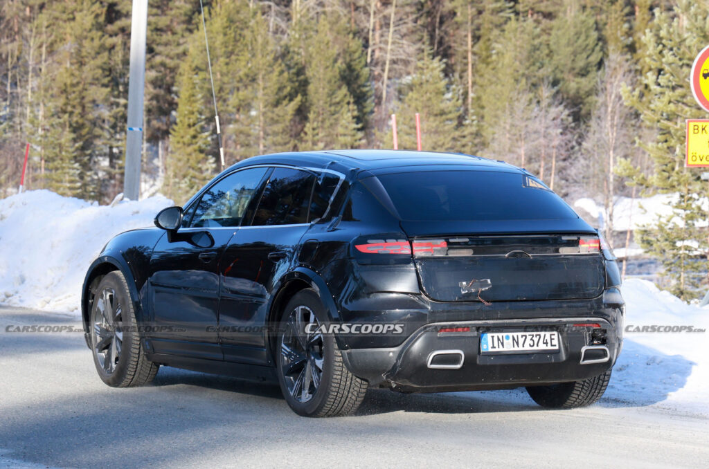 ¿Se esconde el próximo Audi Q8 E-Tron debajo de esta mula Porsche Macan EV?