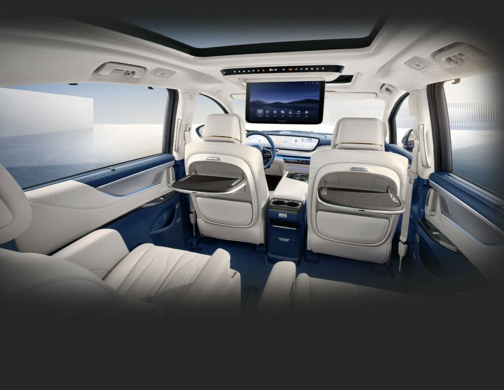  Buick GL8 PHEV Debuts With 30-Inch Display And Second-Row Aviation Seats
