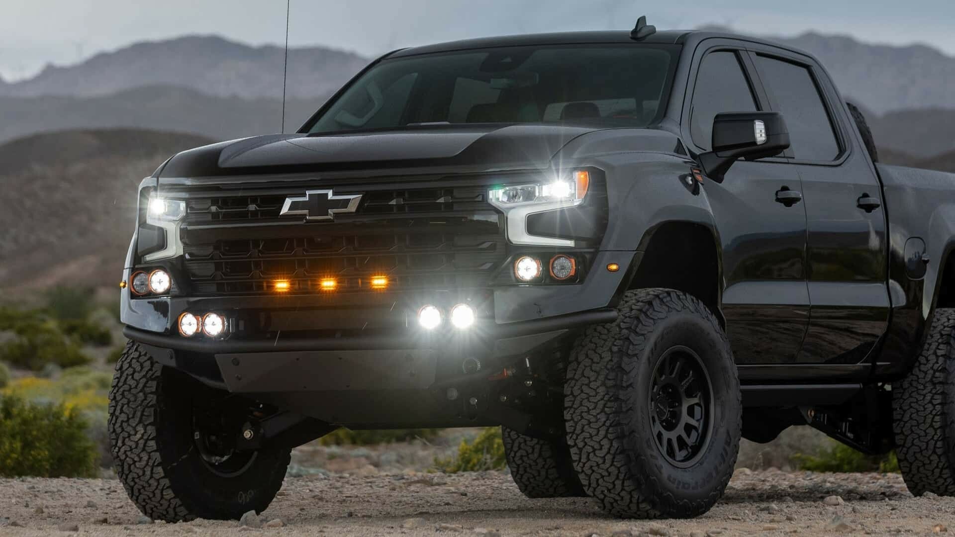 700 HP Chevy Silverado Fox Factory Wants To Blow Away The F-150 Raptor ...