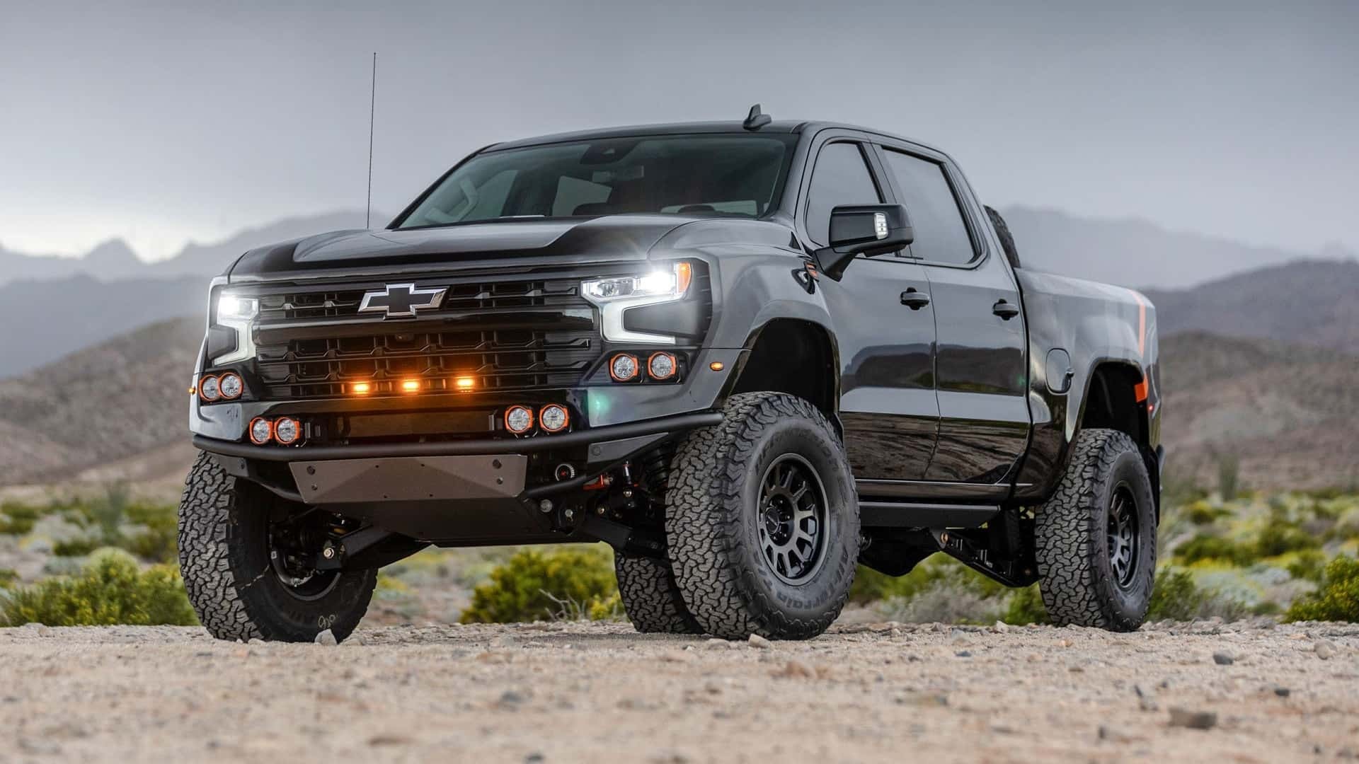 700 HP Chevy Silverado Fox Factory Wants To Blow Away The F-150 Raptor ...