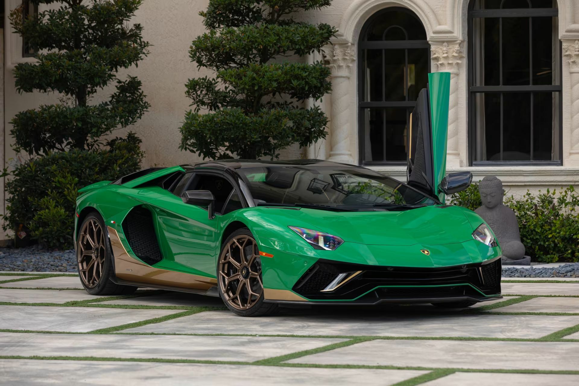 Ultra-Rare Lamborghini Aventador Ultimae Roadster Pays Tribute To Miura ...