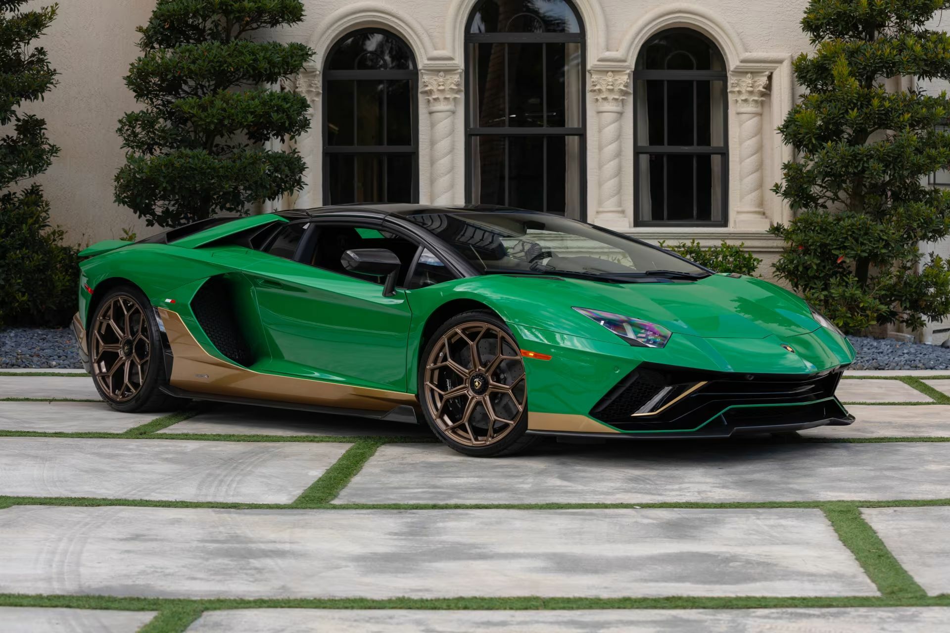 Ultra-Rare Lamborghini Aventador Ultimae Roadster Pays Tribute To Miura ...