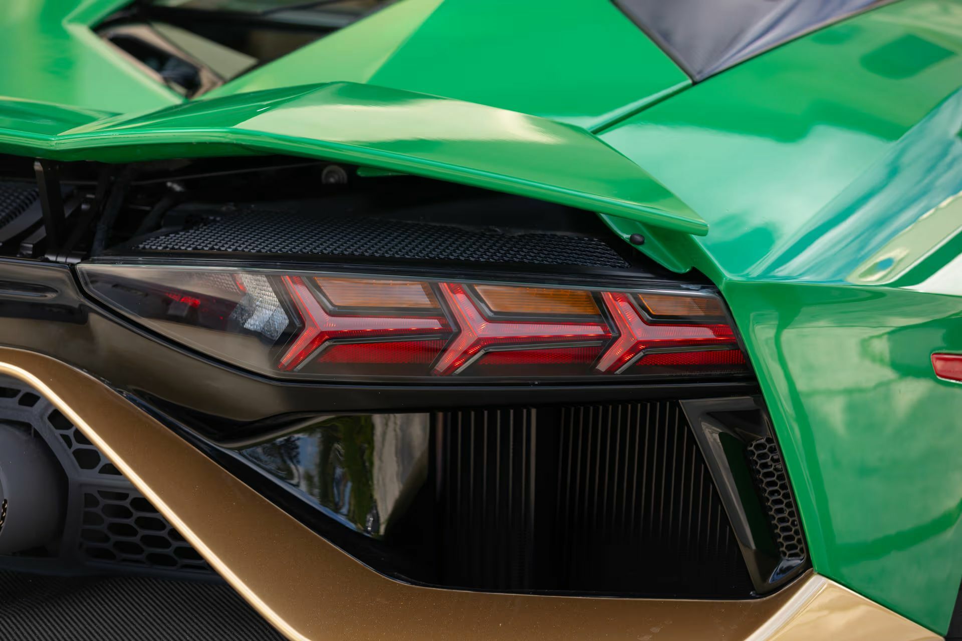 Ultra-Rare Lamborghini Aventador Ultimae Roadster Pays Tribute To Miura ...