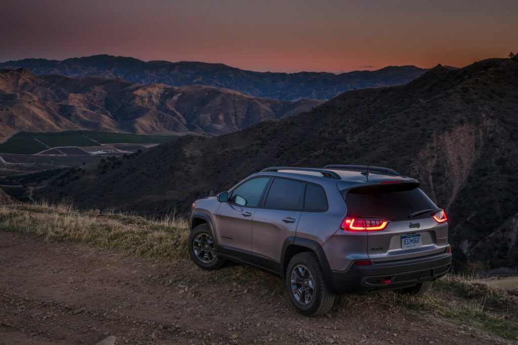  Jeep Comes To Its Senses, Will Launch New Cherokee In 2025