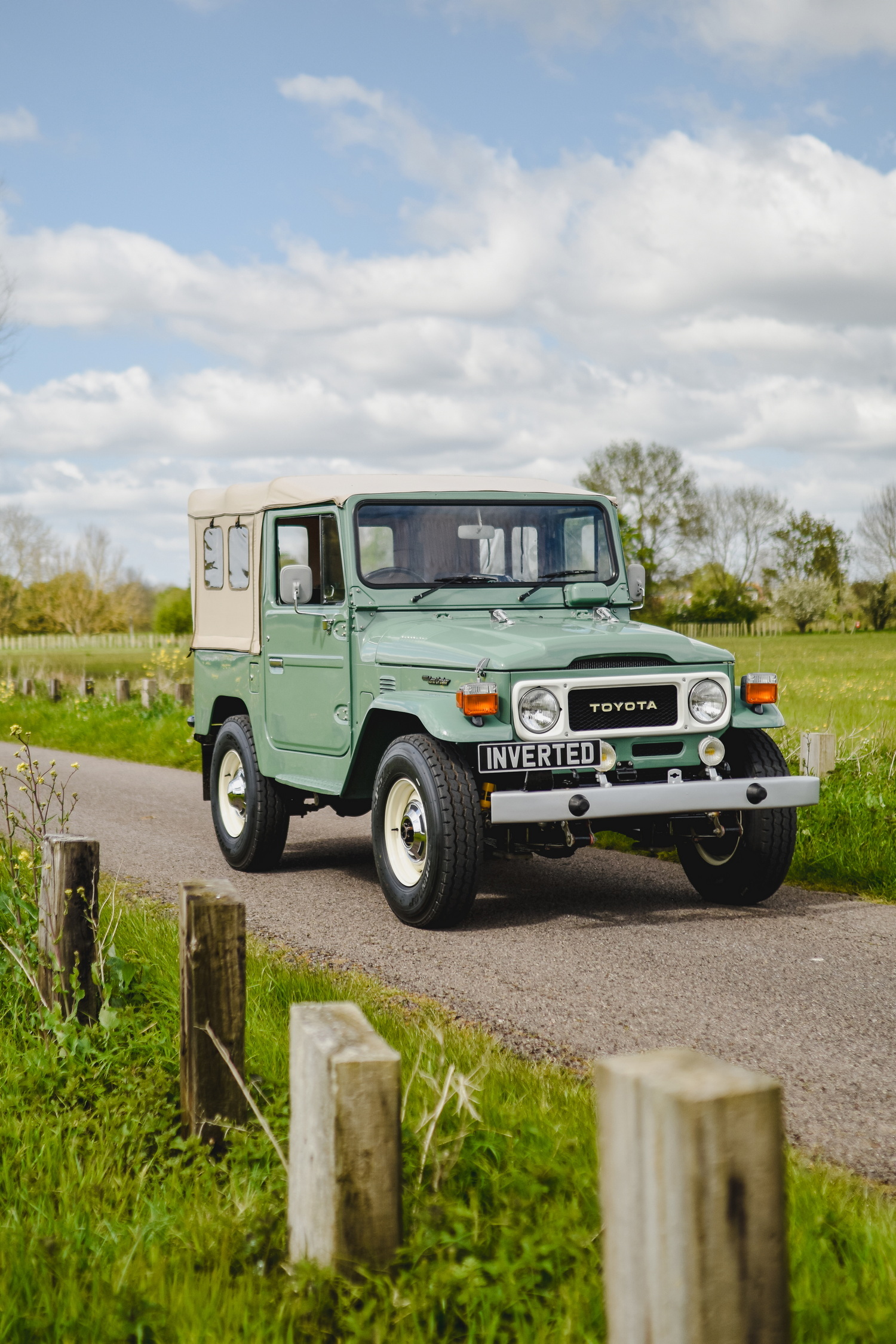 Electric Toyota FJ40: Your Grandpa’s Off-Roader Gets A Tesla Heart ...