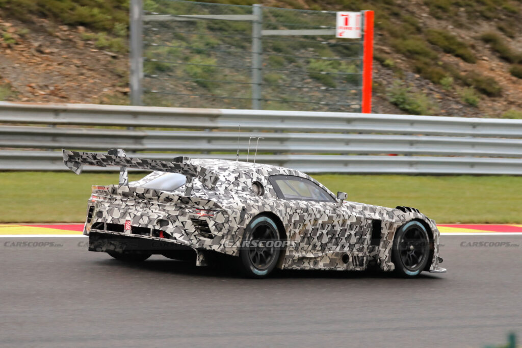   La nouvelle supercar Lexus LFR brise la couverture sous sa forme légale