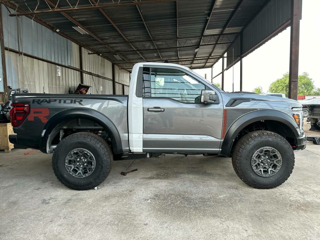 Single-Cab Ford F-150 Raptor R Looks Like A Real-Life Hot Wheels ...