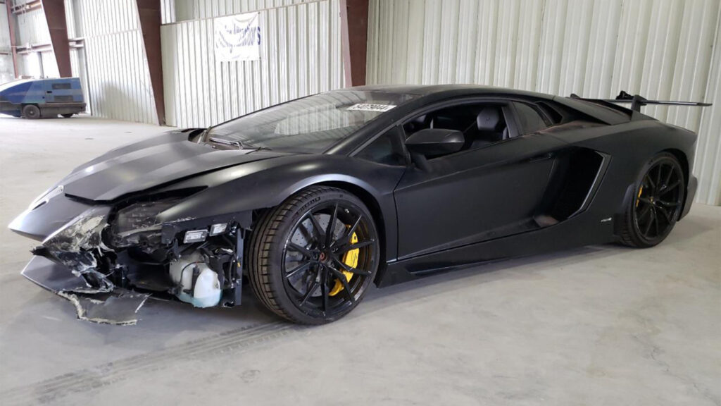  Someone Wants To Save This Lamborghini Aventador That’s A Fake SV