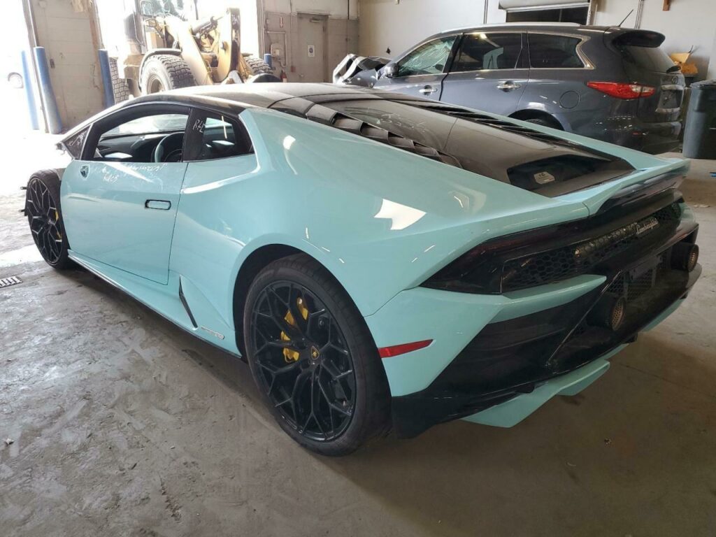    Will anyone save this baby blue Lamborghini Huracan Evo?