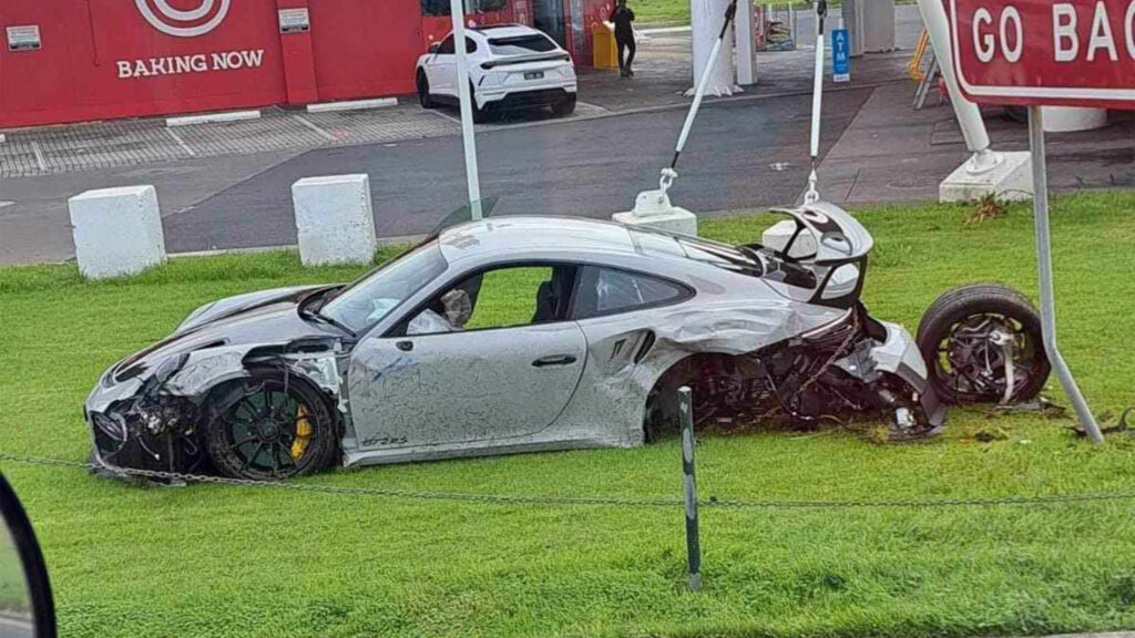  Porsche 911 GT2 RS Crashes Into Truck After Reckless Maneuver