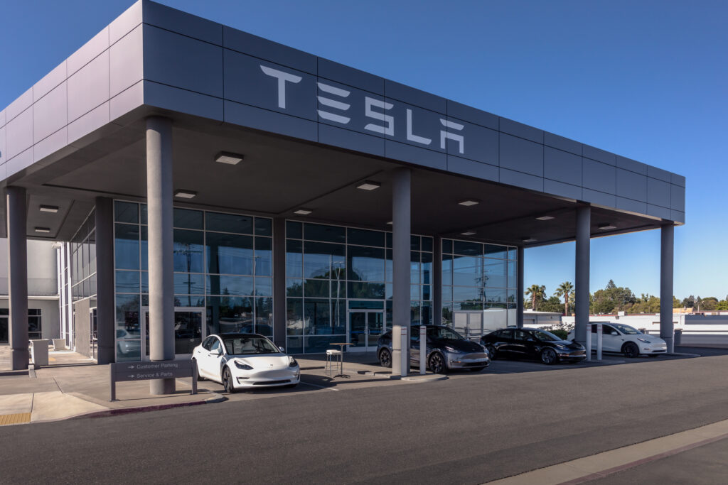  Tesla Service Under Fire As Repair Monopoly Lawsuit Back On Track