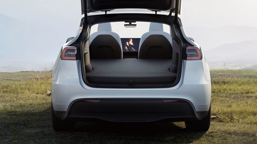  Tesla Reveals Air Mattress For The Model Y, But It’s Already Sold Out