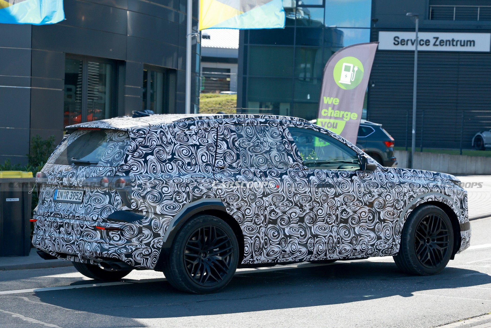 2026 Audi SQ7 Flaunts Quad Exhaust In First Spy Photos | Carscoops