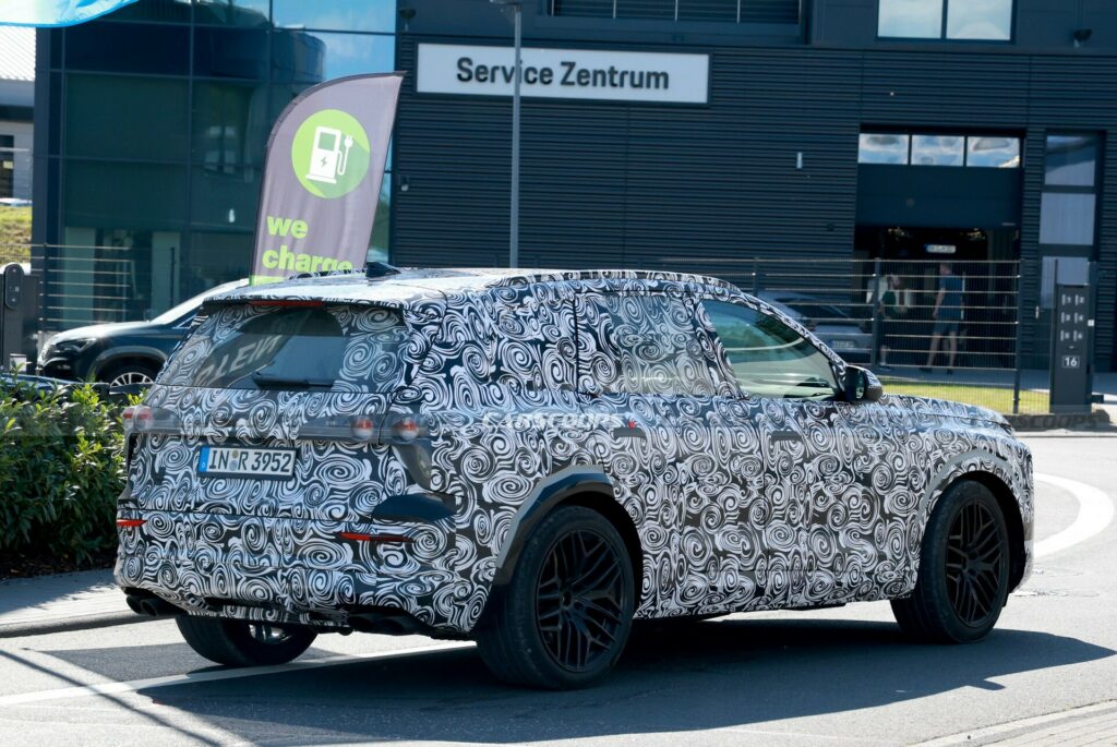  2026 Audi SQ7 Flaunts Quad Exhaust In First Spy Photos