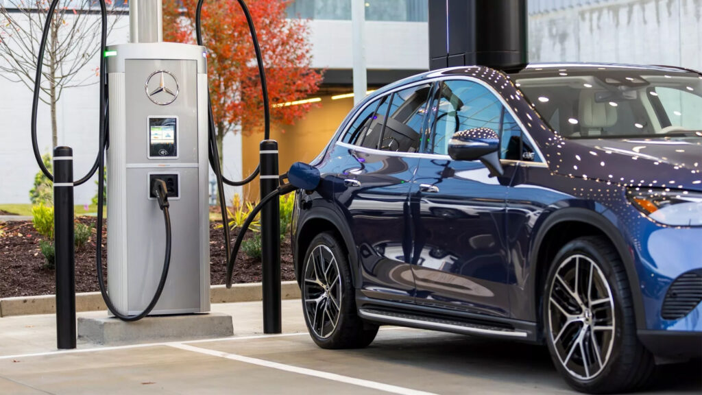  Mercedes-Benz To Add Fast EV Chargers At Starbucks Stores