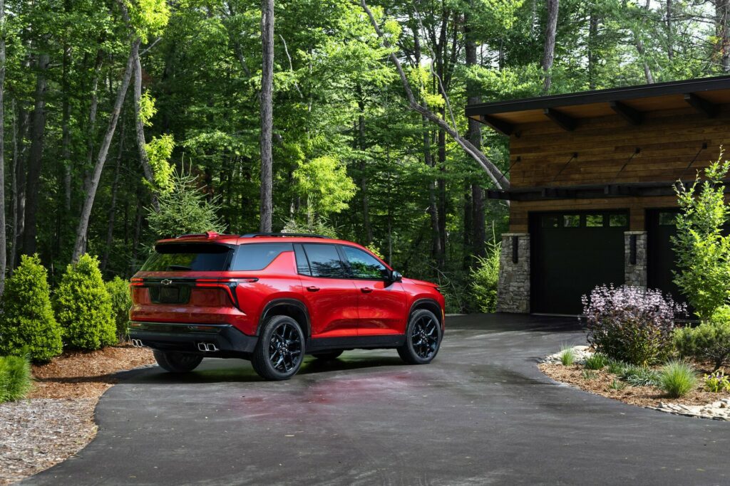 2025 Chevrolet Traverse Gains Luxurious High Country Trim Carscoops