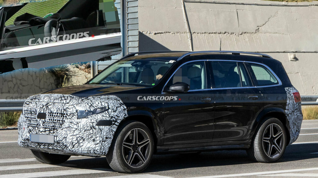  2026 Mercedes GLS Embraces Stars And Pillar-To-Pillar Display