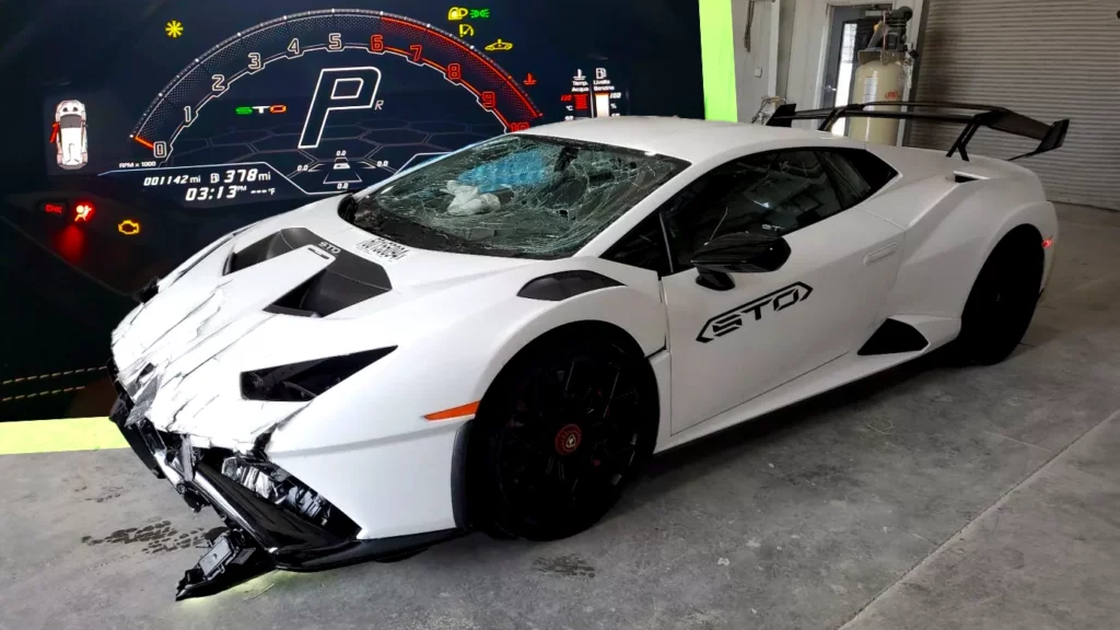  Someone Save This 1,142-Mile Huracan STO From The Junkyard