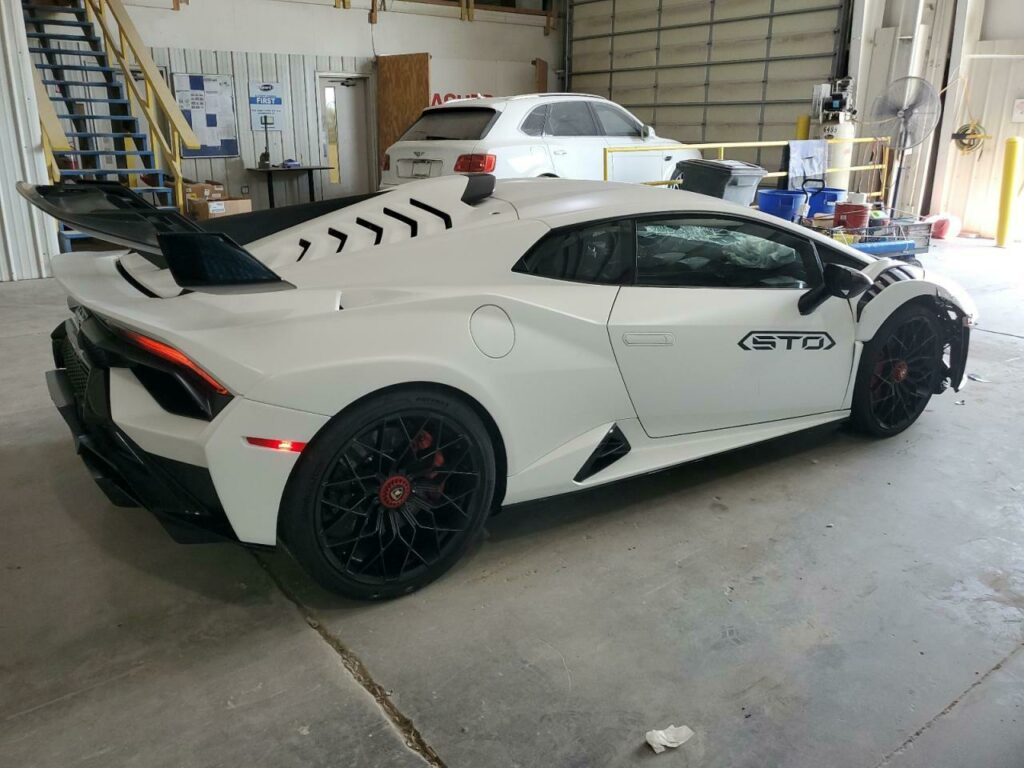  Someone Save This 1,142-Mile Huracan STO From The Junkyard