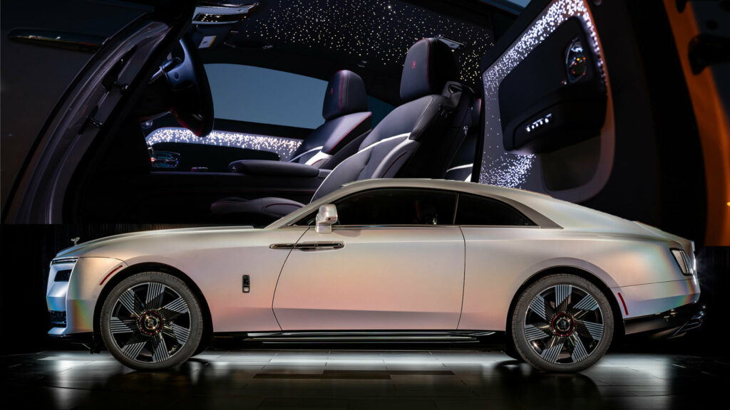  Rolls-Royce Spectre Lunaflair’s Holographic Paint Job Took A Year To Develop