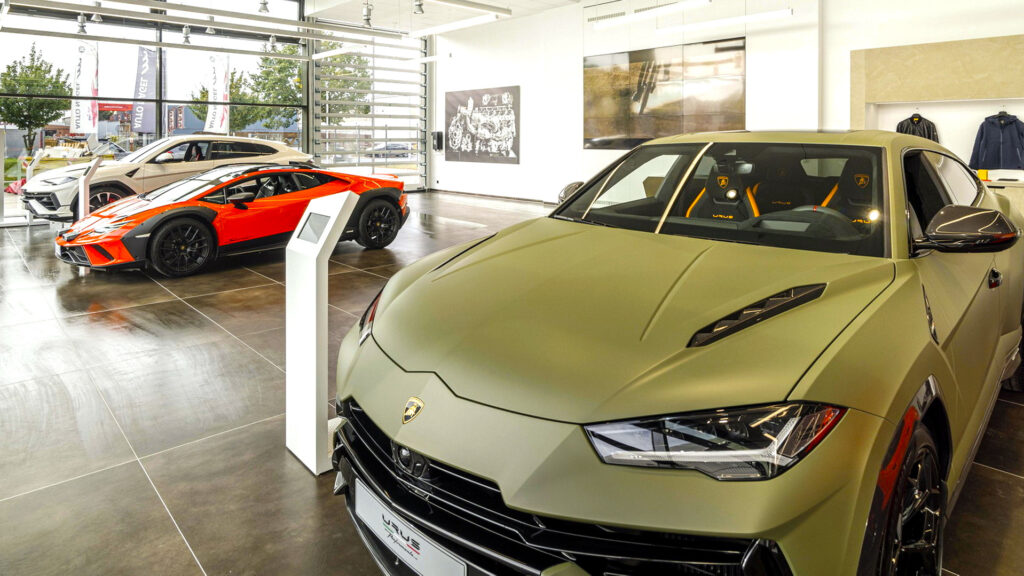  Lamborghini Accuses Dealer Of Making Millions By Selling To Flippers