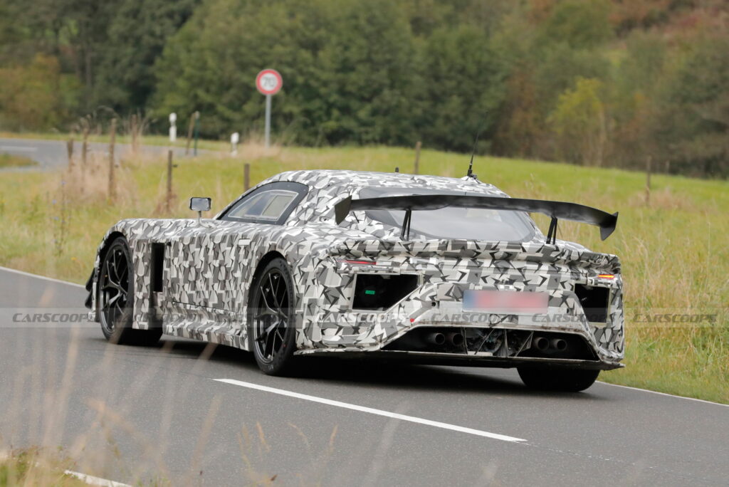   La nouvelle supercar Lexus LFR brise la couverture sous sa forme légale