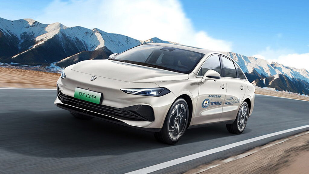 El Roewe D7 PHEV recorre un récord de 2.199 kilómetros sin repostar ni recargar