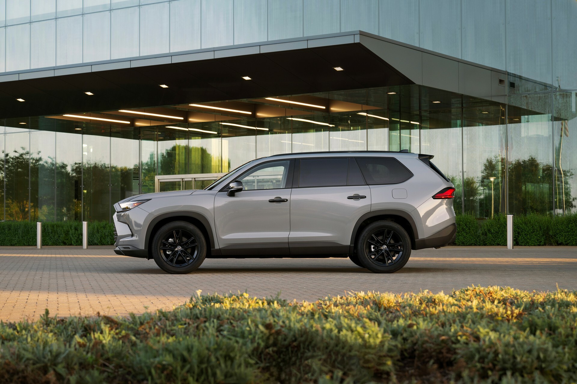 2025 Toyota Grand Highlander Is 2,460 Cheaper, Adds BlackedOut