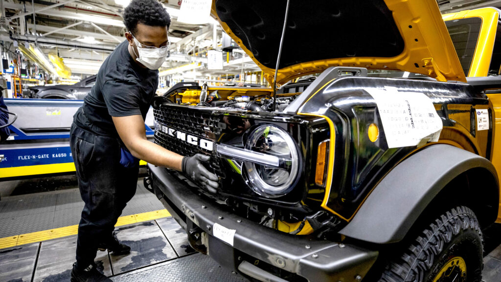  Ford Slows Bronco Production As Sales Slip Far Behind Jeep Wrangler