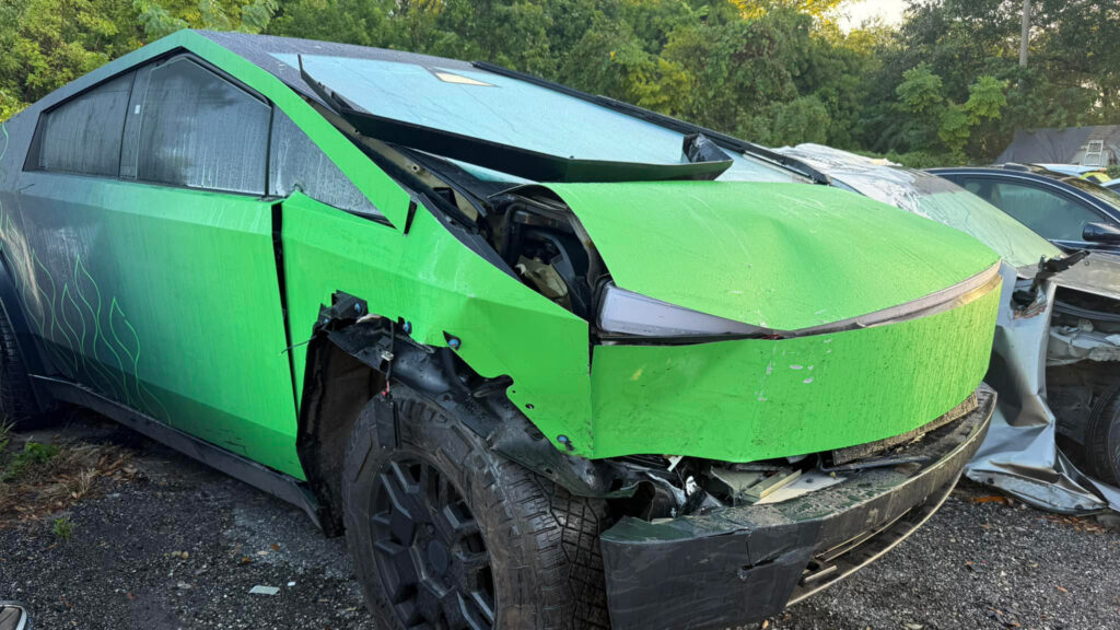  Florida Man Smashes Porch Pirate’s Getaway Car With Rental Cybertruck