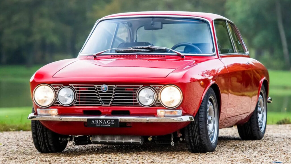  Modded 1974 GTV 2000 Is Perfect For Alfaholics