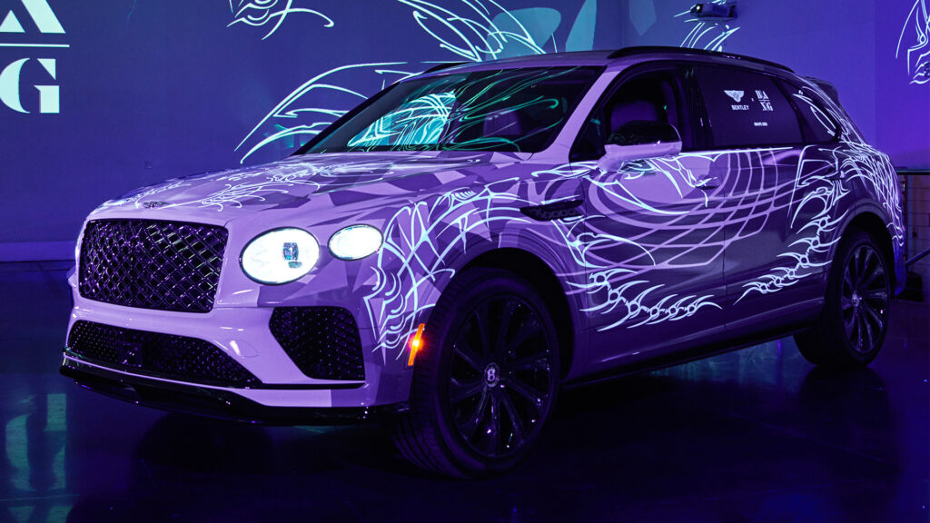  This Bentley Bentayga Has A Wrap That’s Invisible Until You Shine UV Light On It