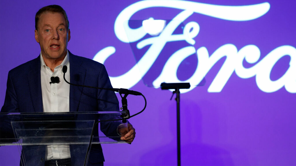  Bill Ford Hopeful Trump Will Help US Car Industry, Not Worried About Musk