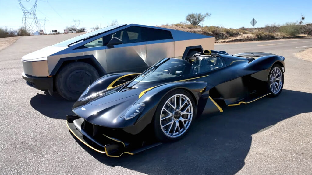  Chris Harris Goes Bananas In An Aston Martin Valkyrie Spider On The Street